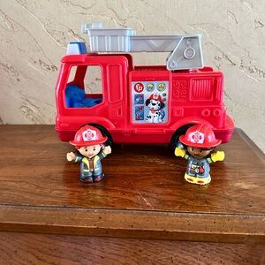Fisher-Price Little People Big Red Fire Truck Toy Set WORKS